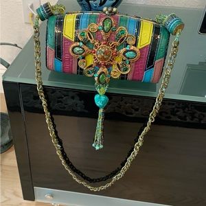 Stunning Mary Frances Clutch